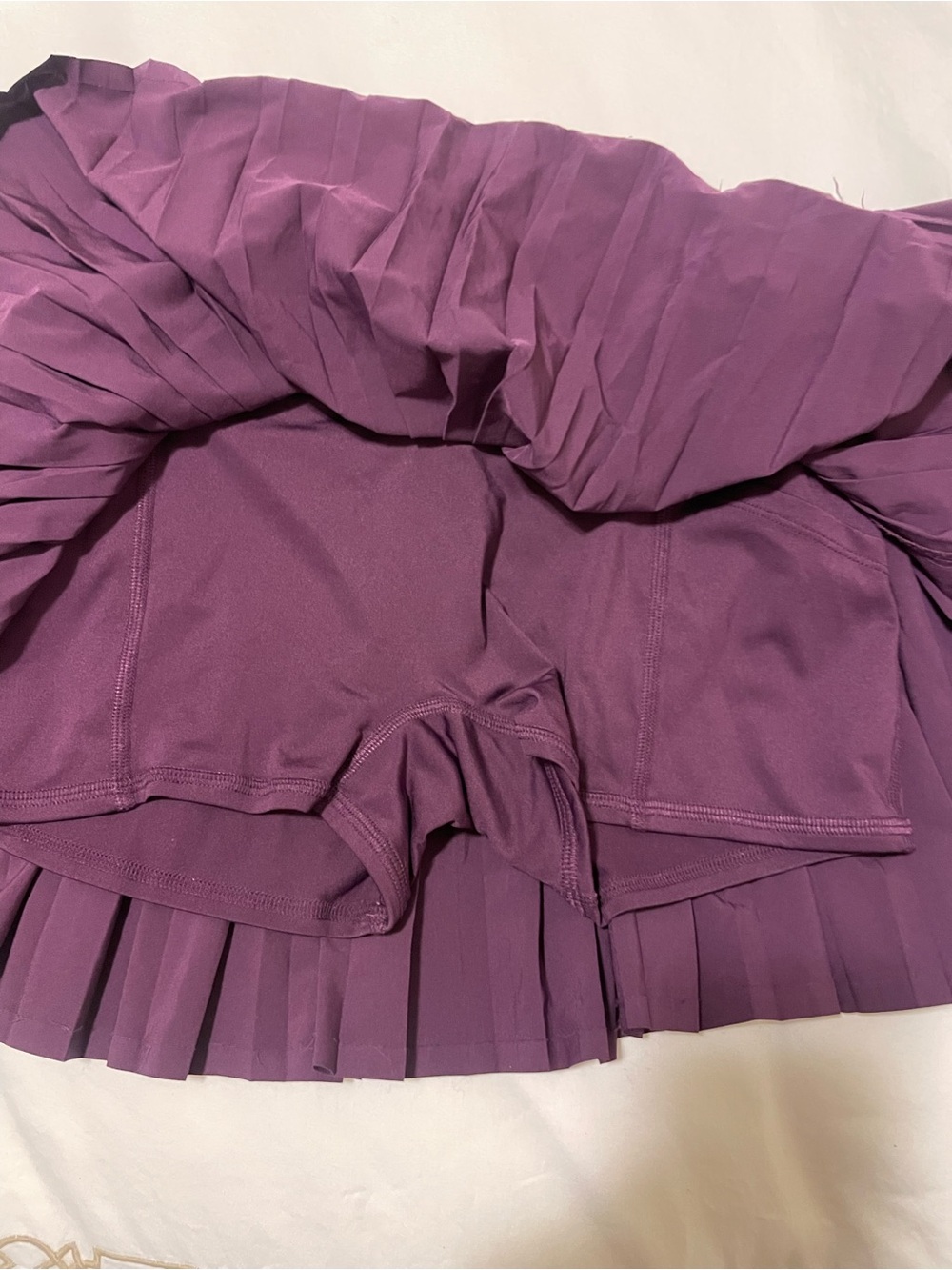 Alo yoga grand slam tennis skirt in dark plum XS - Picture 5 of 8